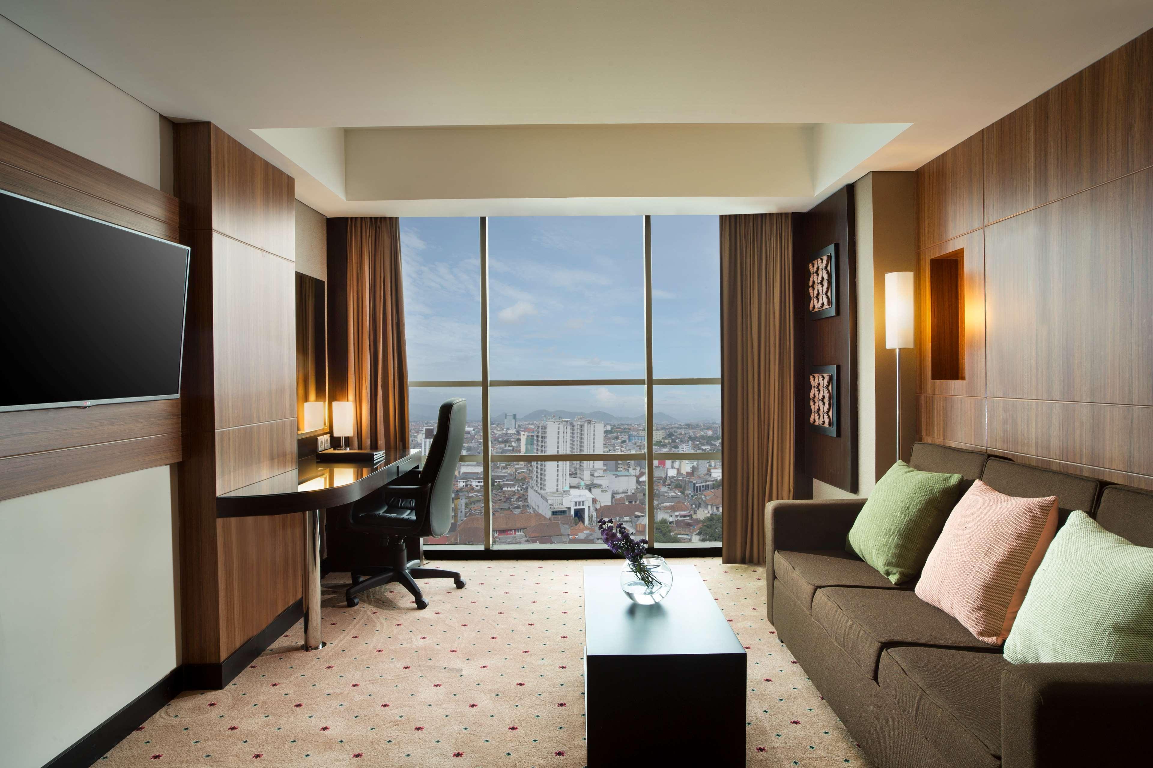 Best Western Premier La Grande Bandung Bagian luar foto
